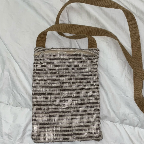 ⭐️Crossbody knit purse - Picture 2 of 3